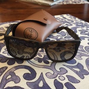 Auth Ray-Ban Justin RB 4165 Sunglasses. Like new.
